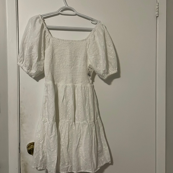 White lace eyelets puff sleeve dress in S - Picture 1 of 2